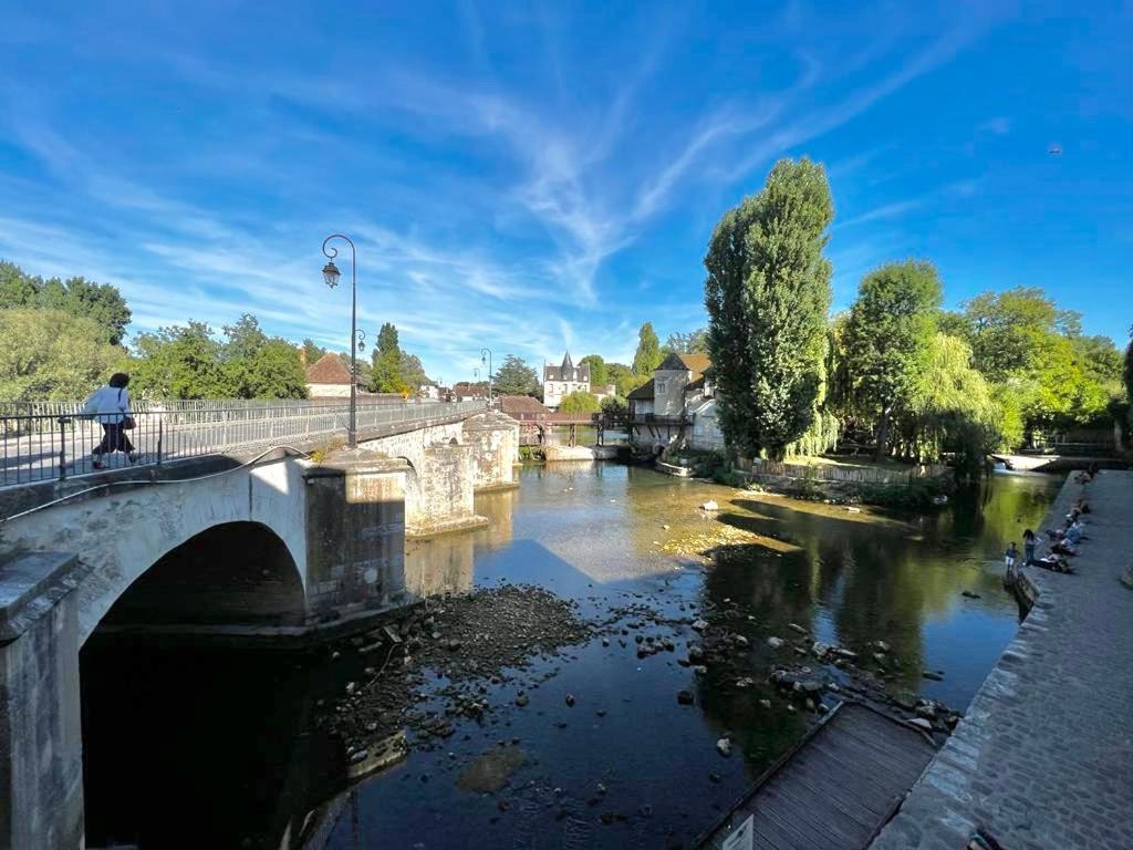 Les Pieds Dans L'Eau - Moret Centre Экстерьер фото